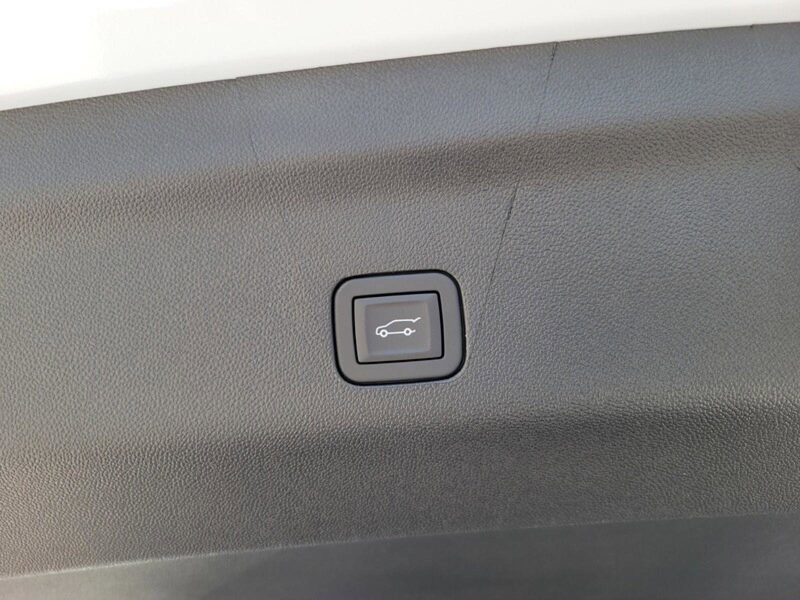 New 2026 GMC Yukon XL Denali image 9