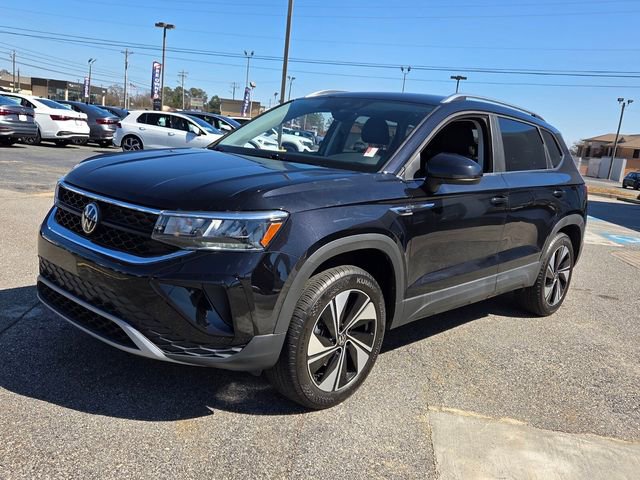 Used 2024 Volkswagen Taos SE image 3