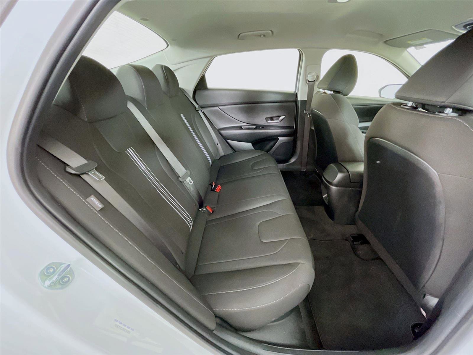 Certified 2025 Hyundai Elantra Blue FWD image 28