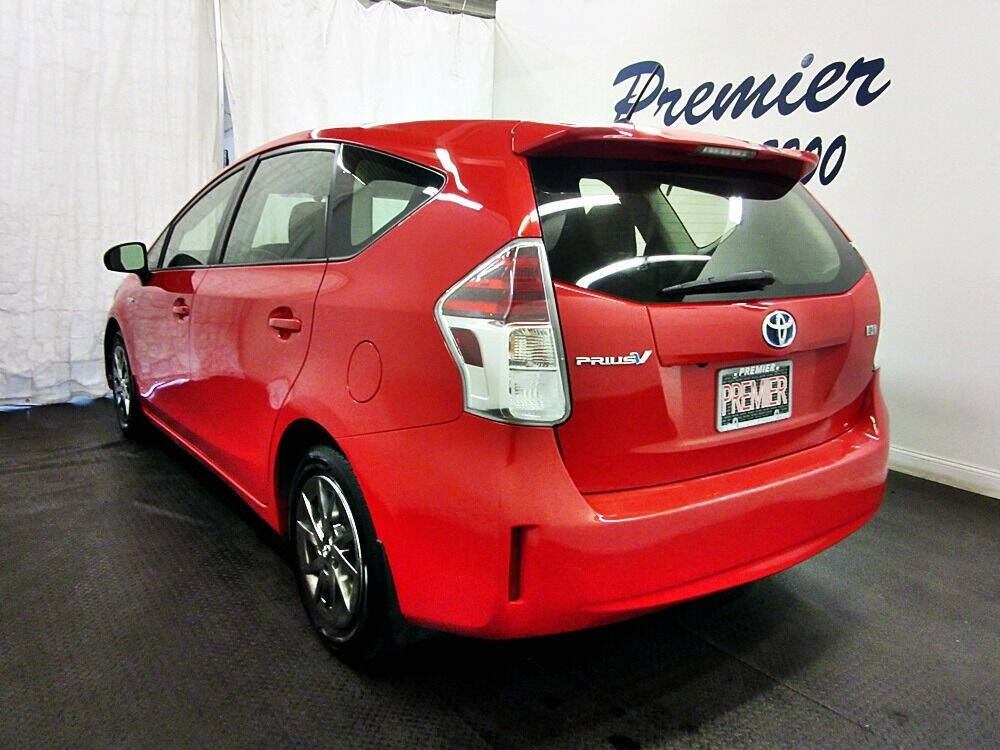 Used 2017 Toyota Prius V Two image 4
