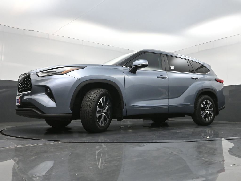 Used 2023 Toyota Highlander XLE image 27