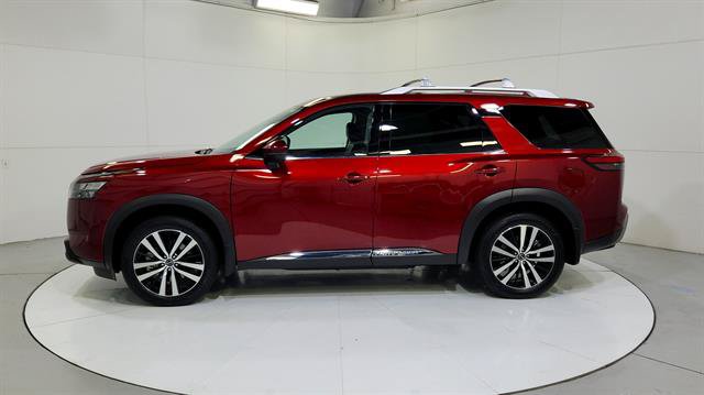 Certified 2025 Nissan Pathfinder Platinum w/ Cargo Package FWD image 5