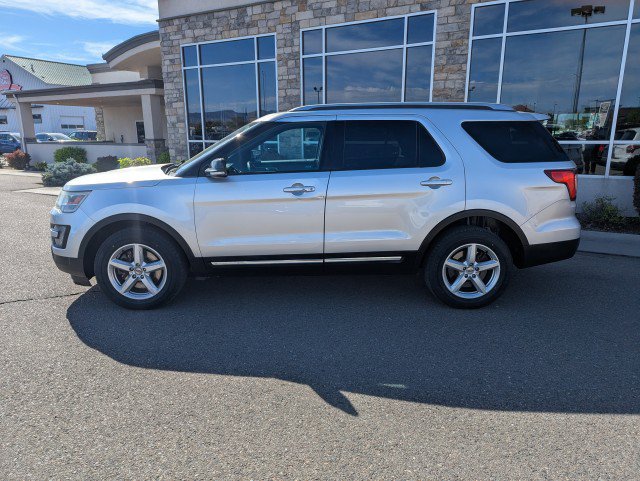 Used 2016 Ford Explorer XLT w/ Equipment Group 202A image 2