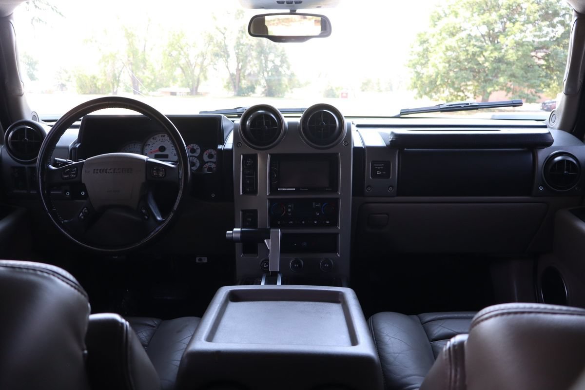 Used 2003 HUMMER H2 w/ Preferred Equipment Group AWD/4WD image 16