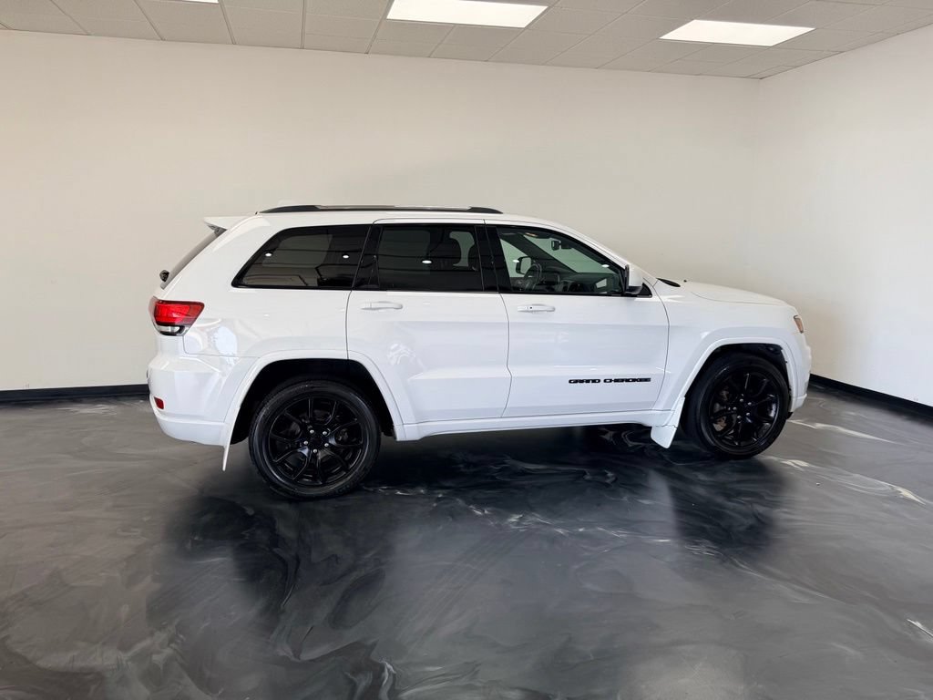 Used 2020 Jeep Grand Cherokee Altitude AWD/4WD image 23