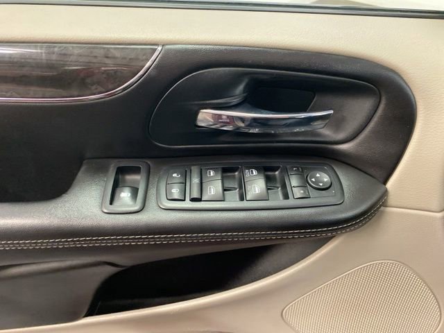 Used 2013 Chrysler Town & Country Touring image 17