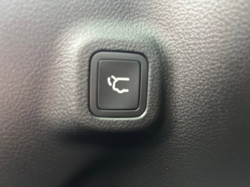 New 2026 Jeep Compass Limited image 25