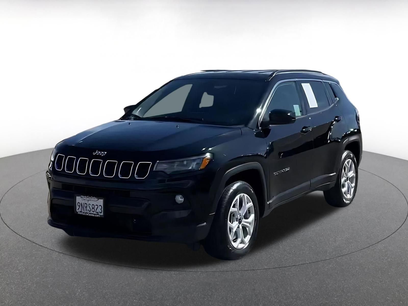 Used 2025 Jeep Compass Latitude image 8