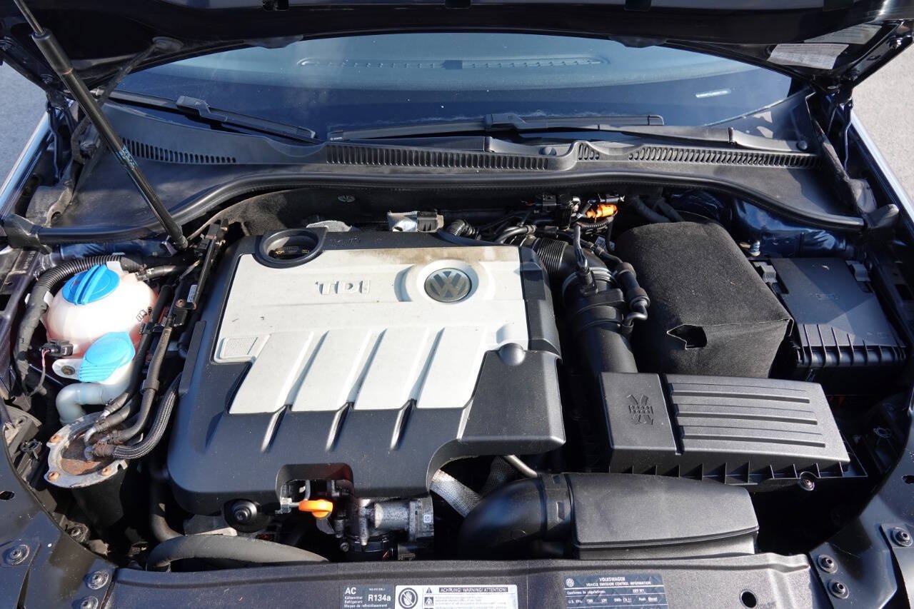 Used 2011 Volkswagen Golf TDI w/ Cold Weather Pkg FWD image 89