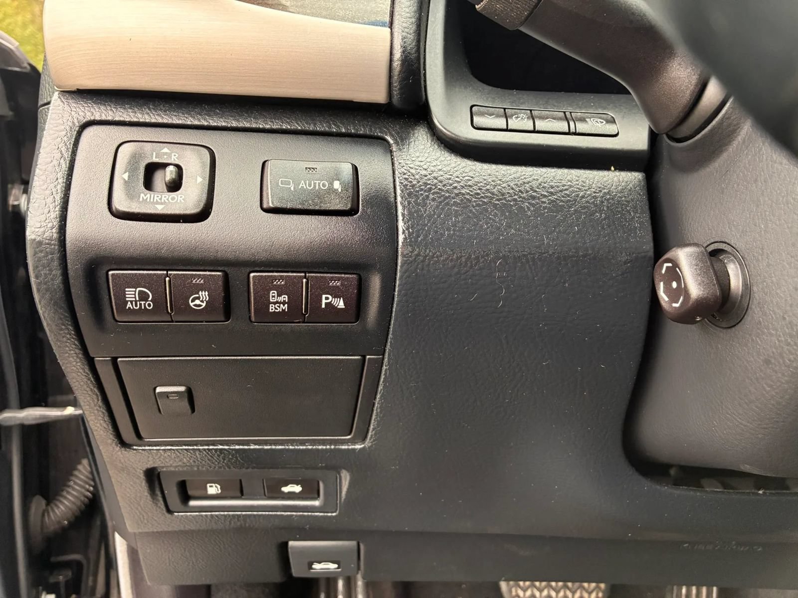 Used 2013 Lexus LS 460 L w/ All-Weather Pkg RWD image 22