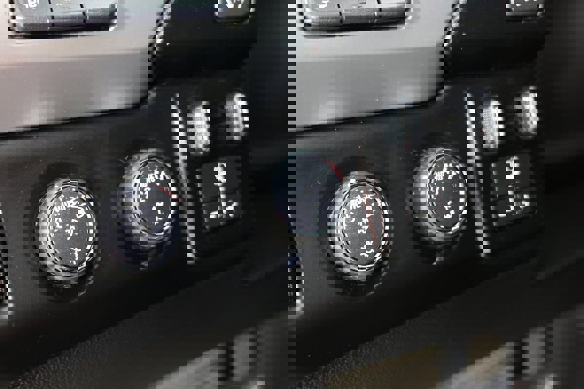 Used 2019 Chevrolet Suburban Premier image 18