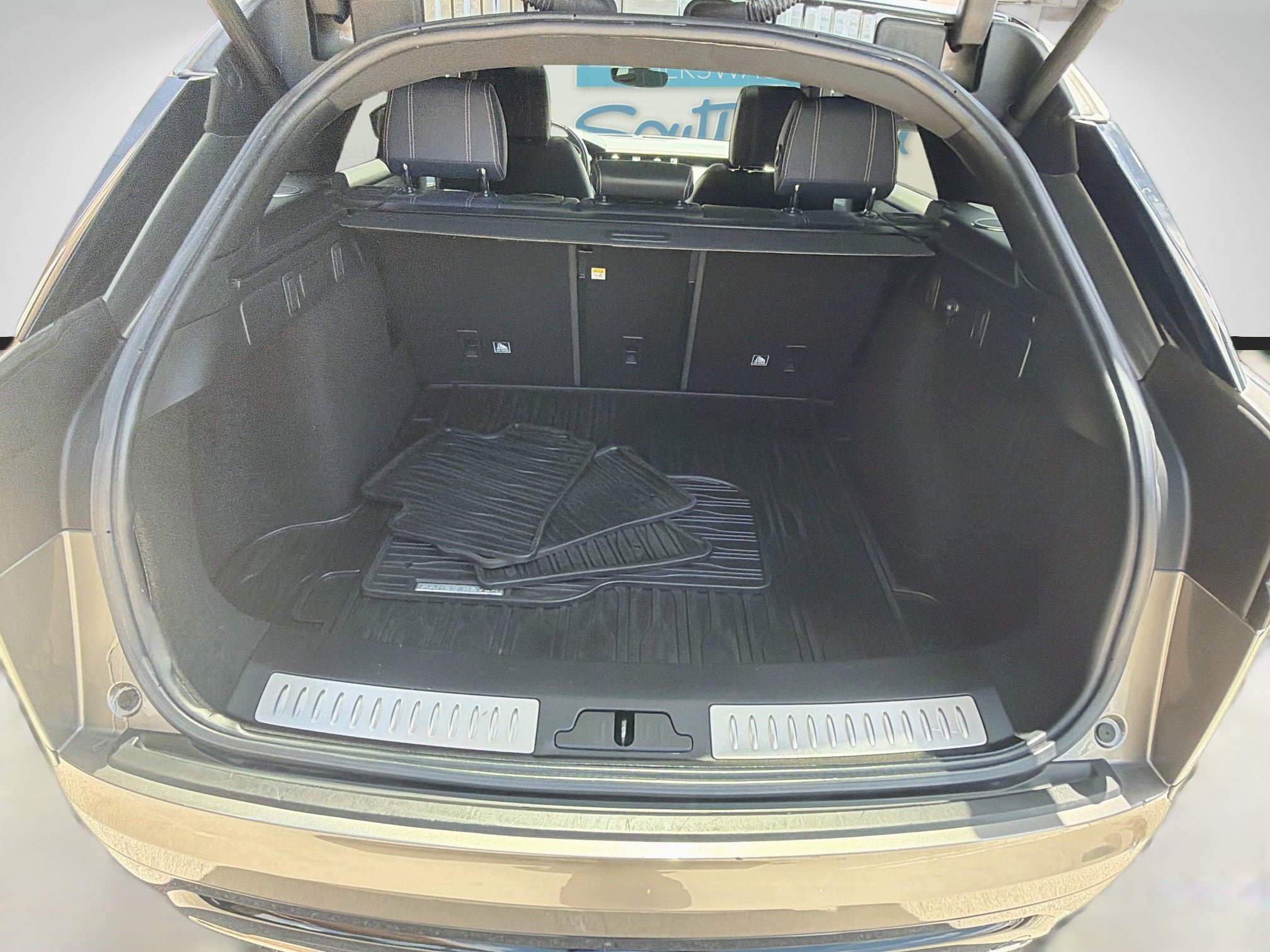 Used 2019 Land Rover Range Rover Velar R-Dynamic HSE AWD/4WD image 27