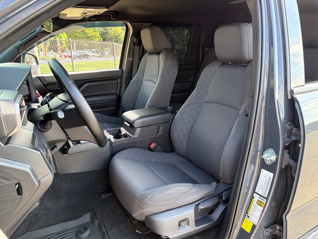 Used 2025 Toyota Tacoma SR w/ SR Upgrade Package AWD/4WD image 18