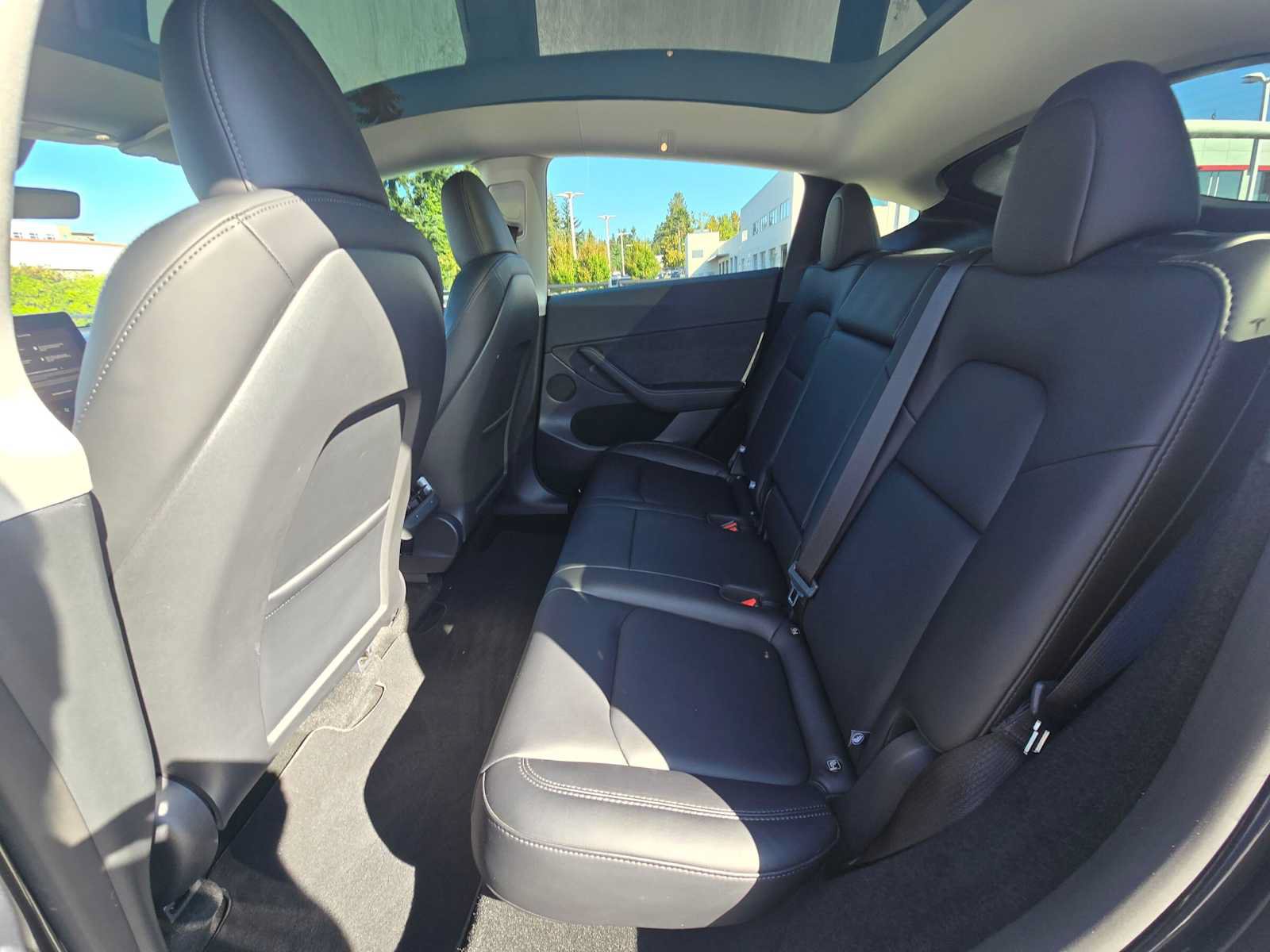 Used 2025 Tesla Model Y Long Range RWD image 16