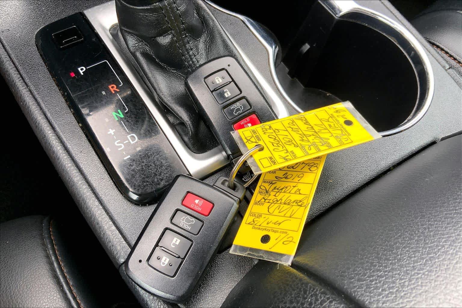 Used 2019 Toyota Highlander XLE FWD image 15