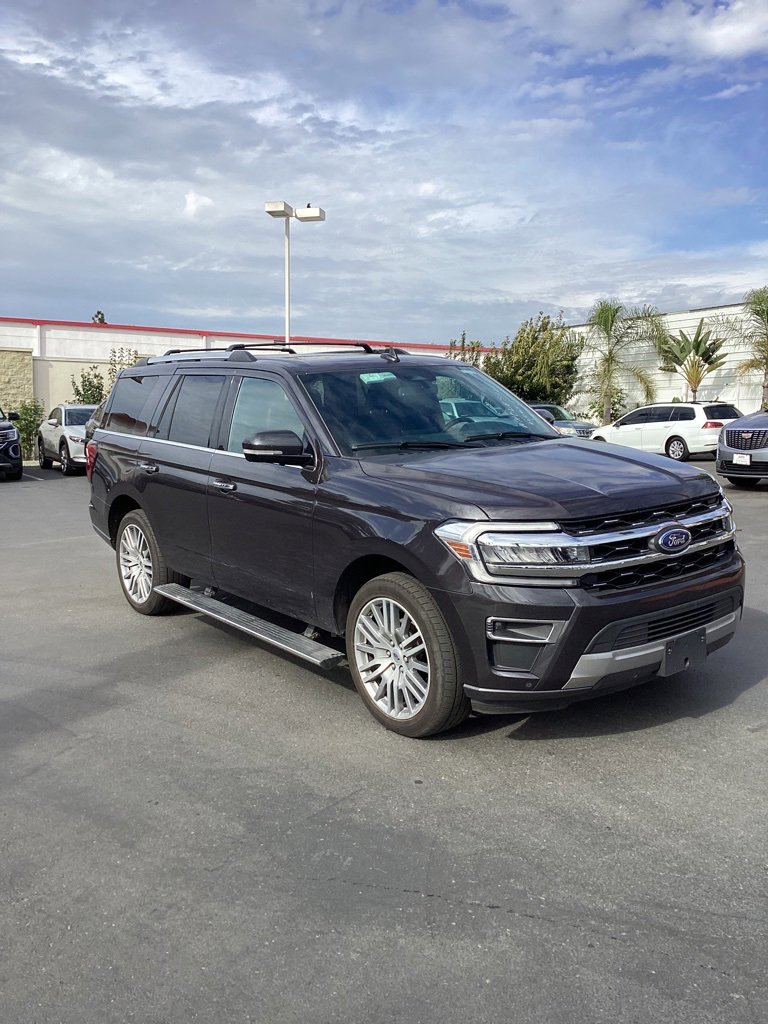 Used 2024 Ford Expedition Limited image 4