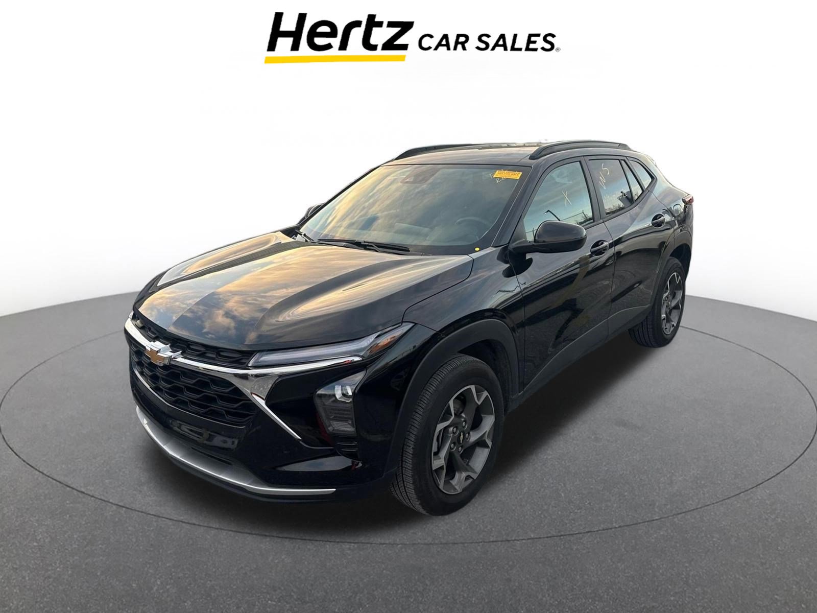 Used 2025 Chevrolet Trax LT w/ LT Convenience Package image 3