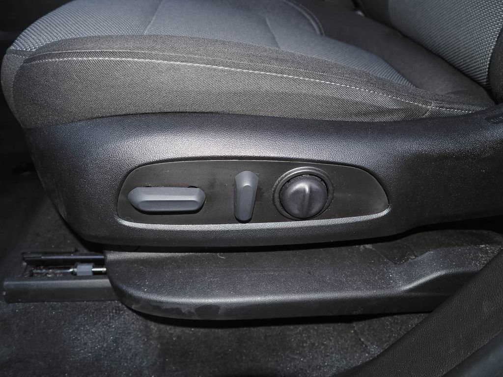 Certified 2023 Chevrolet Traverse LT image 24