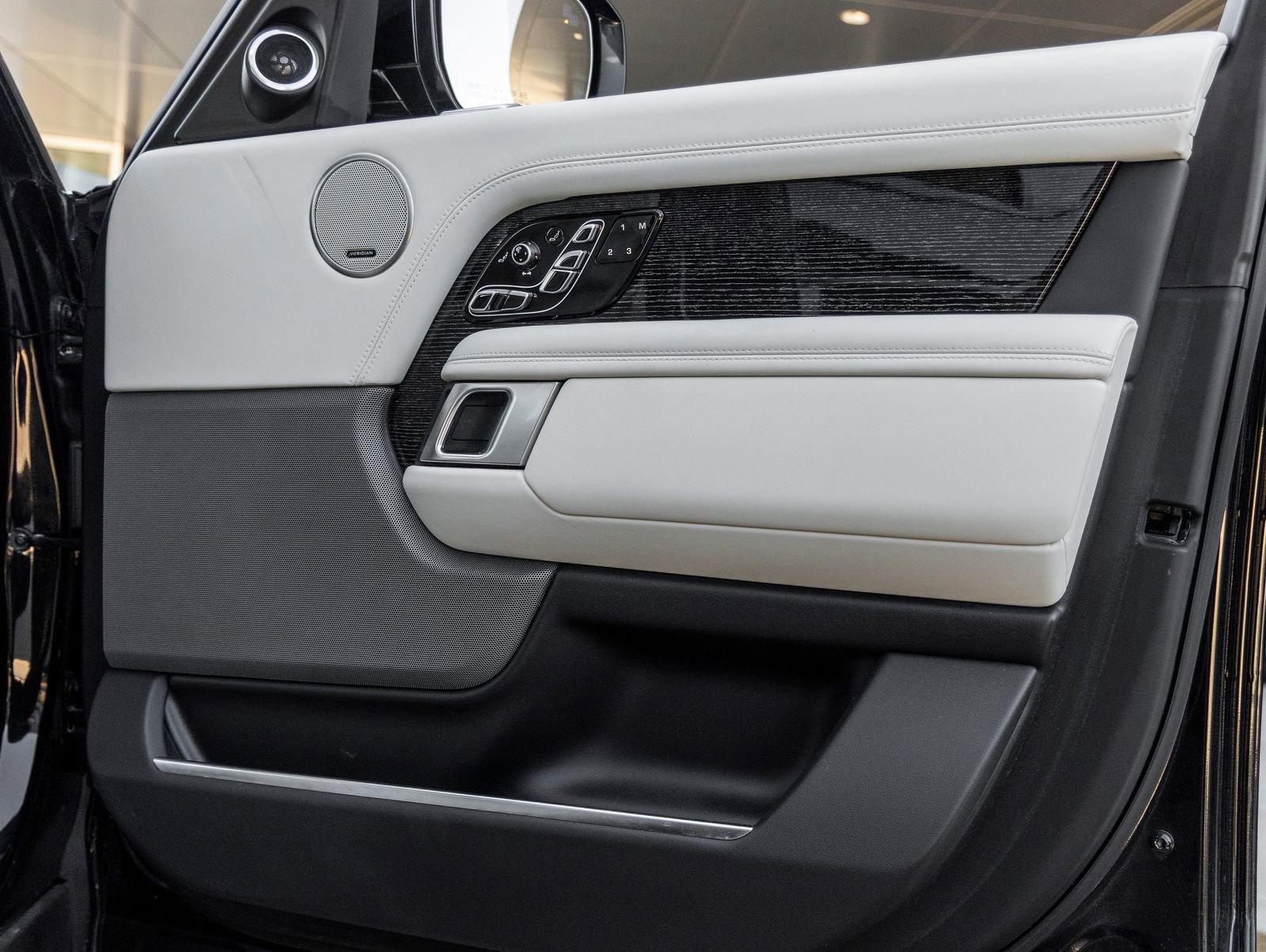 Used 2020 Land Rover Range Rover Autobiography image 41