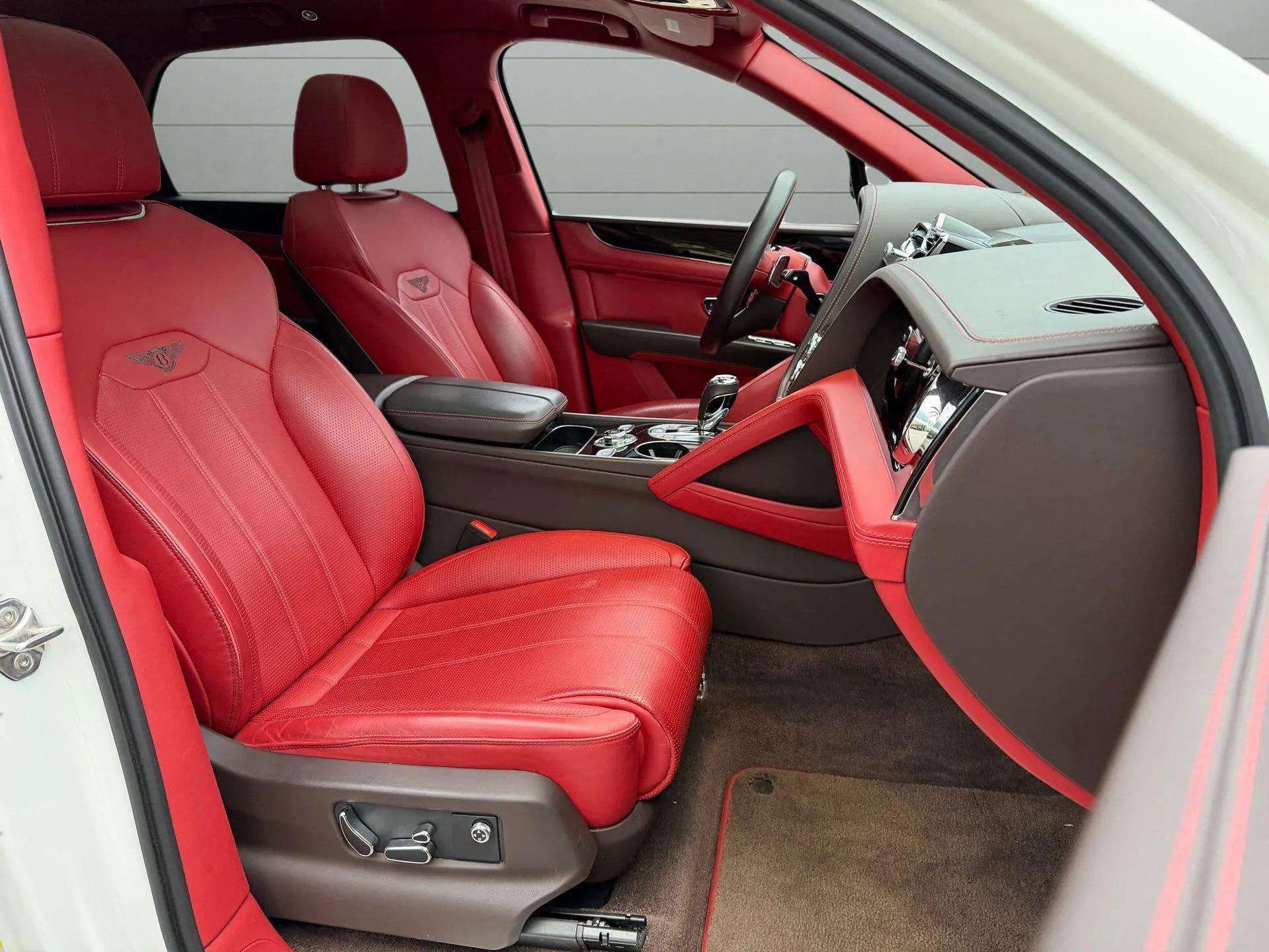 Certified 2022 Bentley Bentayga image 40