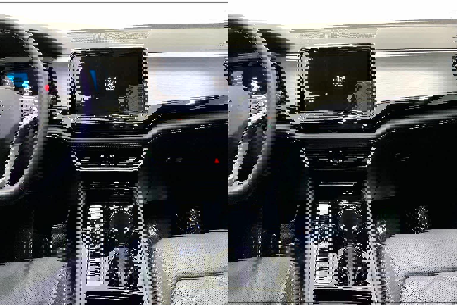 Used 2024 Volkswagen Atlas Cross Sport SE w/ Panoramic Sunroof Package image 7