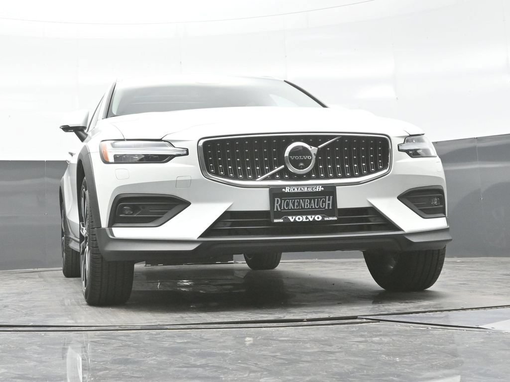 New 2026 Volvo V60 B5 Cross Country Ultra w/ Climate Package AWD/4WD image 24