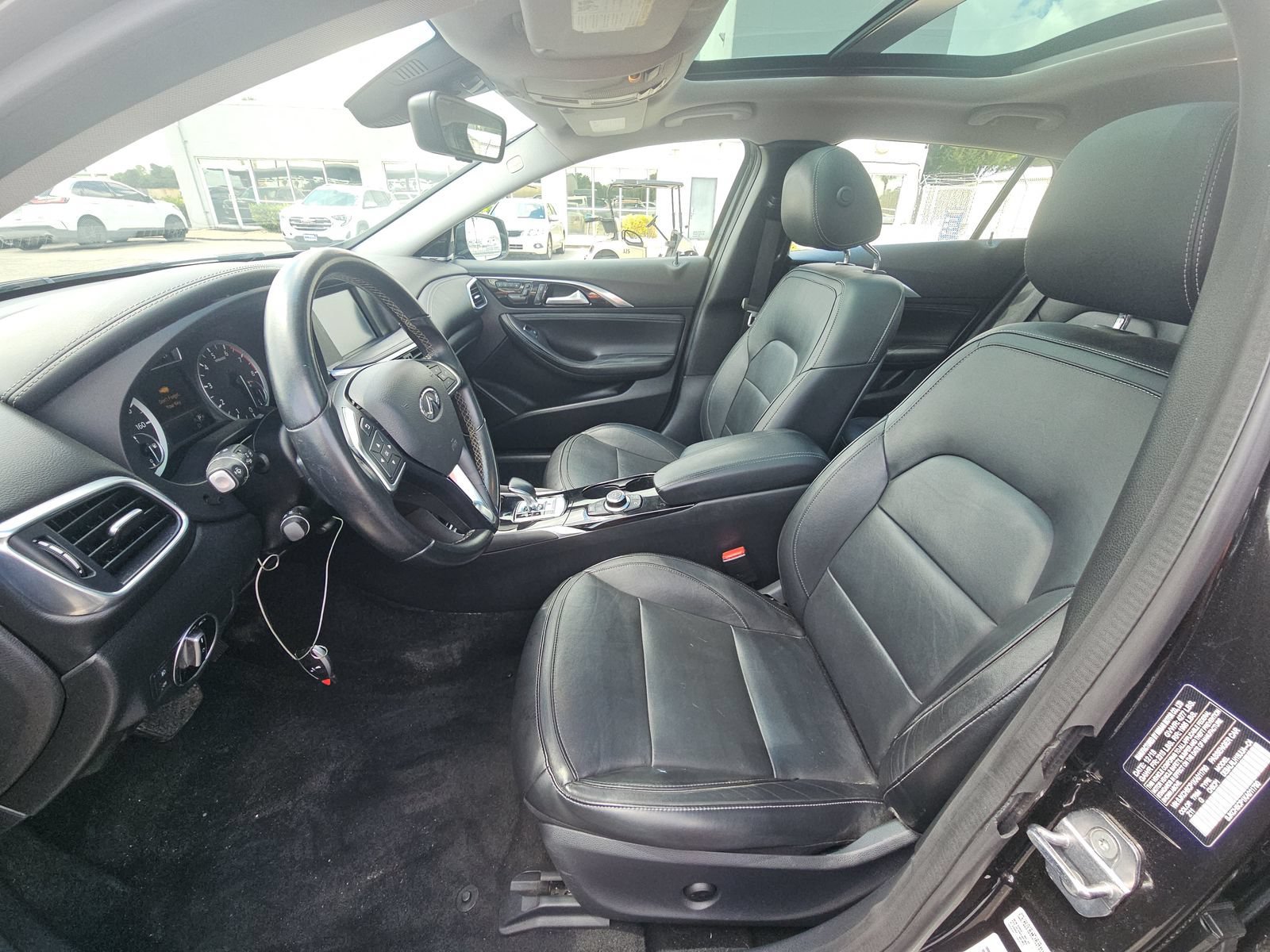 Used 2019 INFINITI QX30 w/ Cargo Package FWD image 5