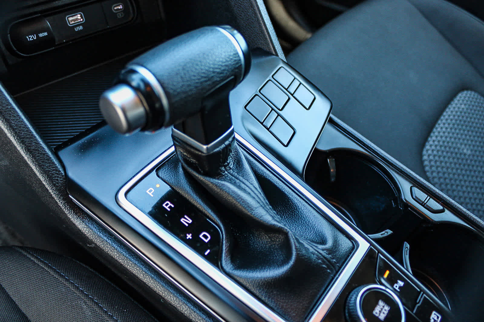 Used 2024 Kia Sportage LX image 17