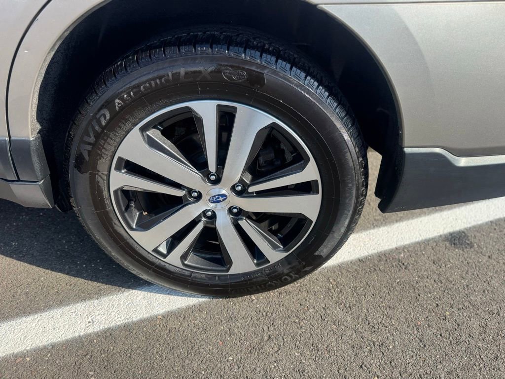 Used 2018 Subaru Outback 3.6R Limited image 12