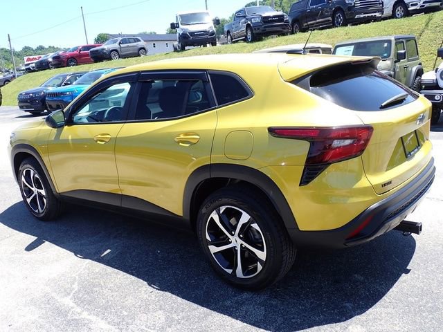 Used 2024 Chevrolet Trax RS w/ Sunroof Package FWD image 3