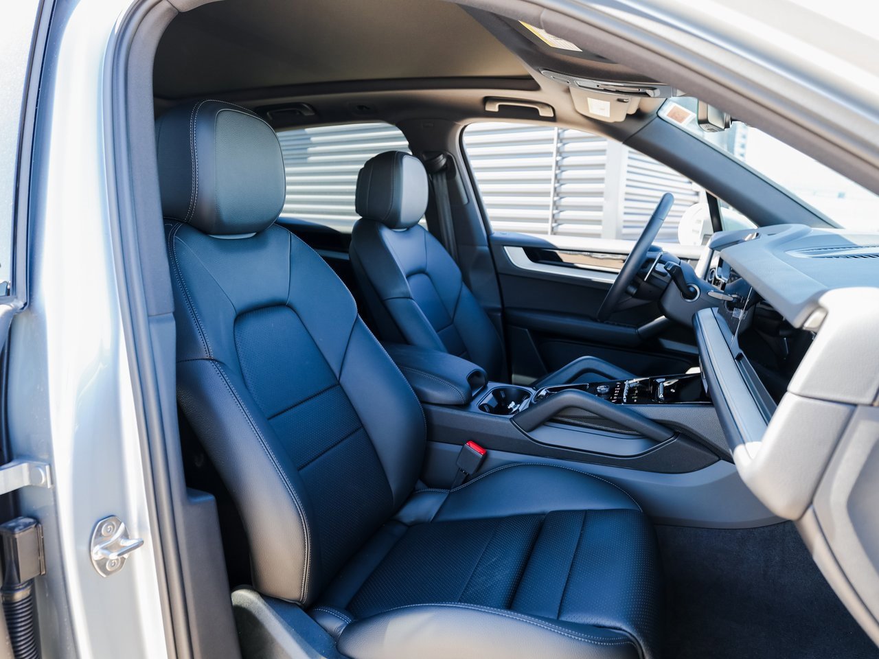 Certified 2025 Porsche Cayenne image 28