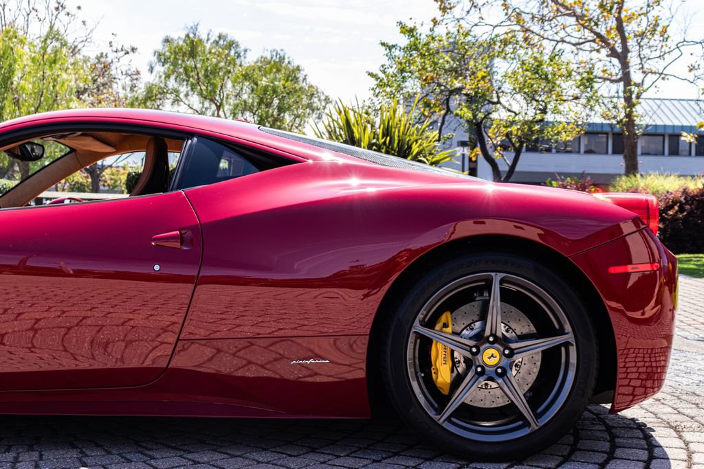 Used 2013 Ferrari 458 Italia Coupe RWD image 25