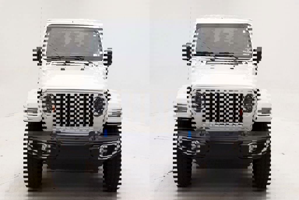 Used 2023 Jeep Wrangler Unlimited Sahara w/ Cold Weather Group image 4