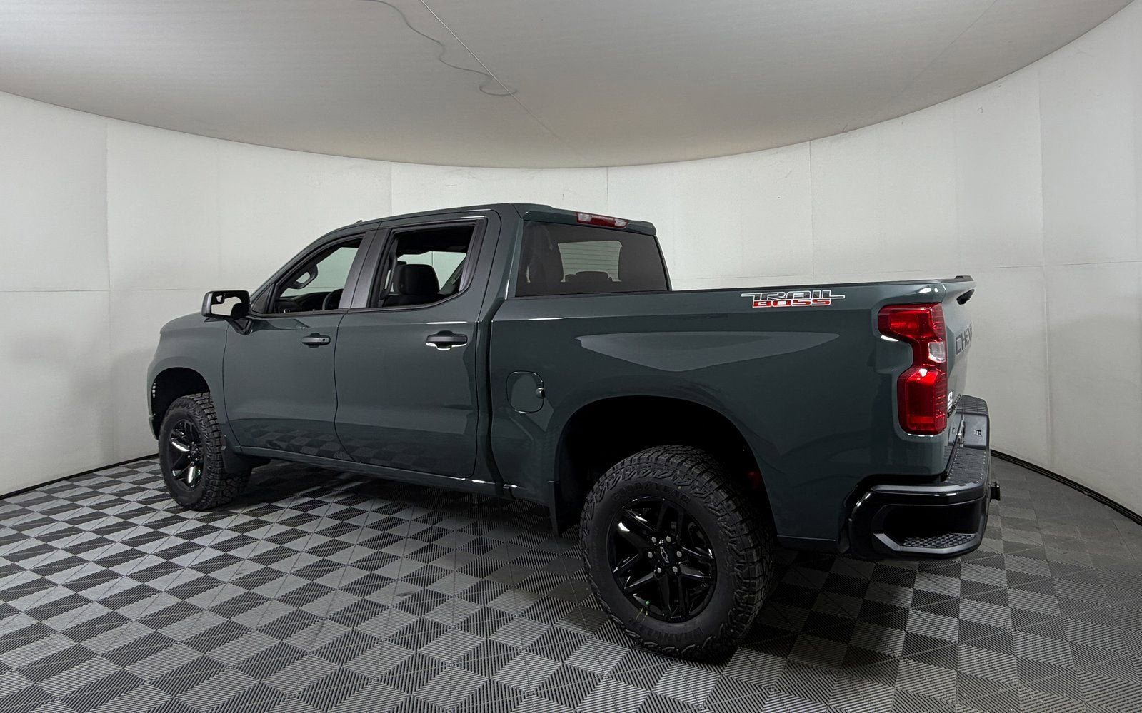New 2026 Chevrolet Silverado 1500 Custom Trail Boss w/ LPO, Dark Essentials Package image 4