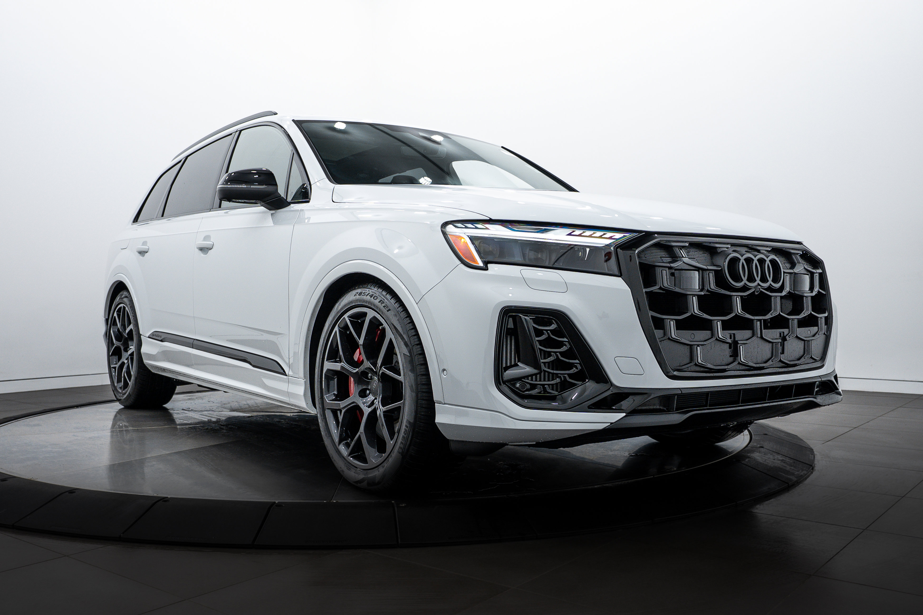 New 2026 Audi SQ7 Prestige image 1