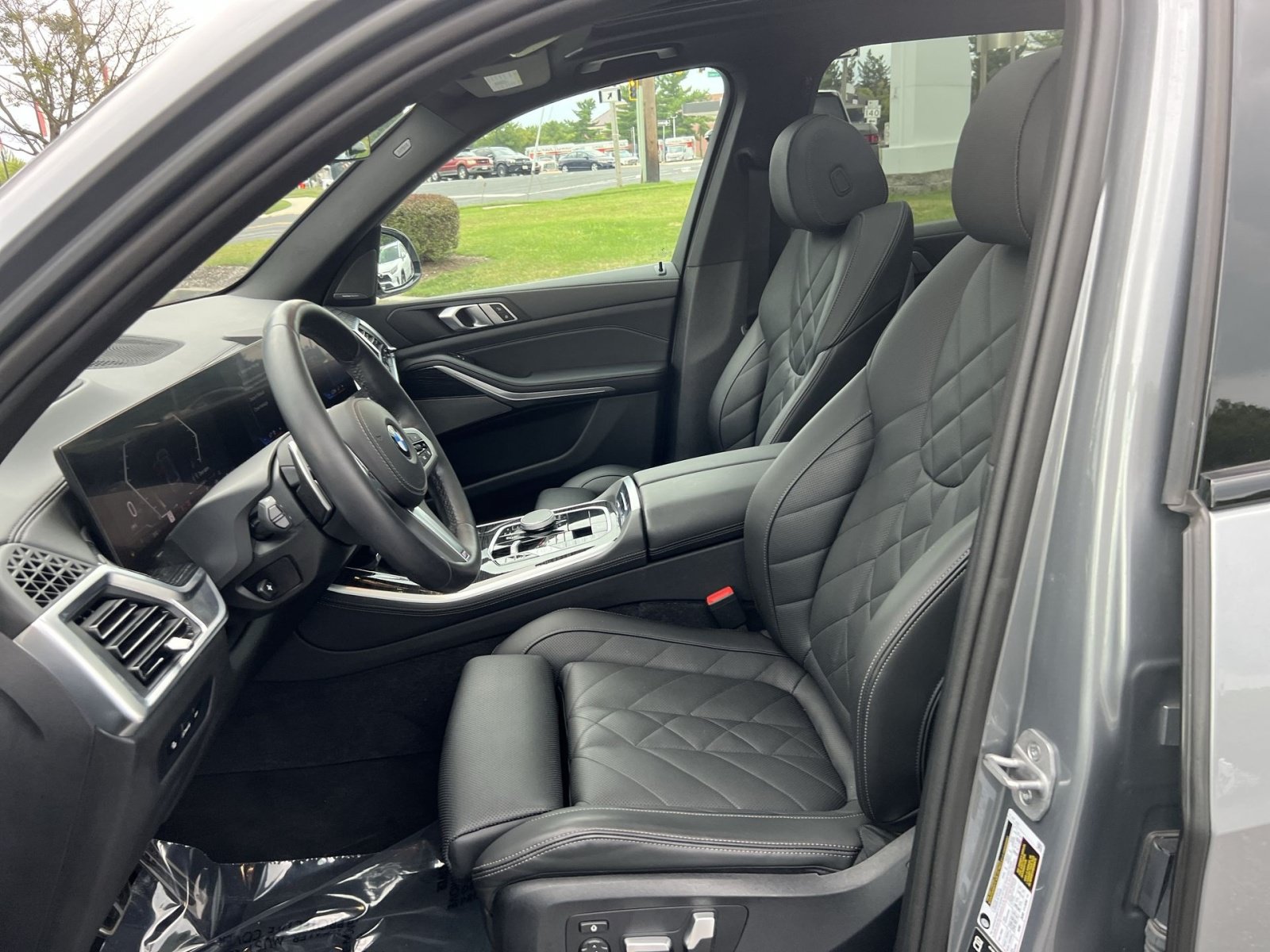 Used 2024 BMW X5 xDrive40i w/ M Sport Package AWD/4WD image 13
