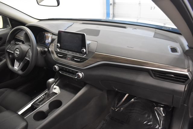Used 2025 Nissan Altima 2.5 SV FWD image 18