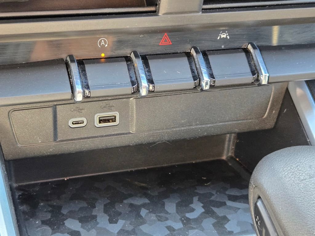 Used 2023 Chevrolet Colorado Trail Boss w/ Technology Package image 16