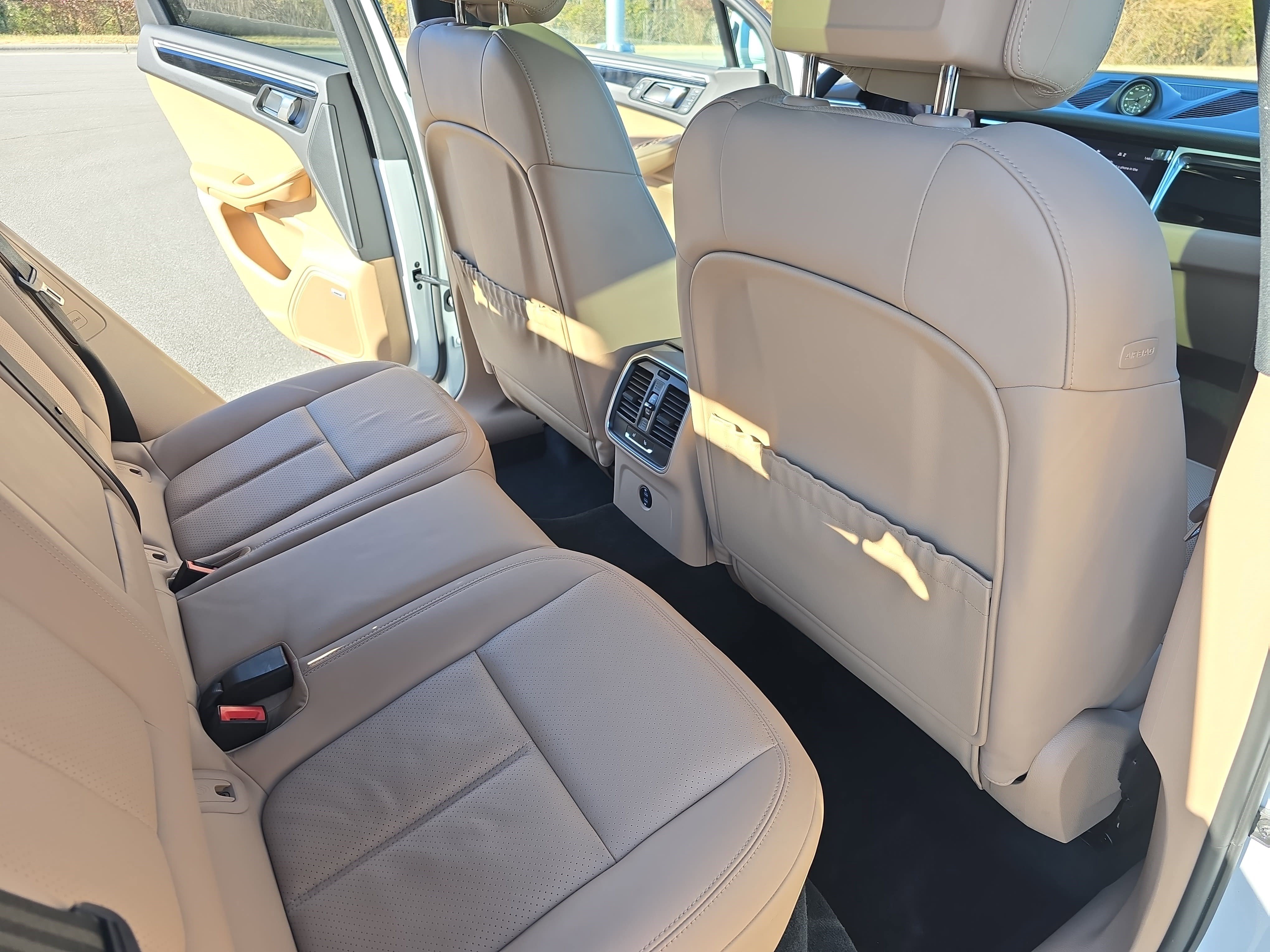 Used 2022 Porsche Macan Base image 11