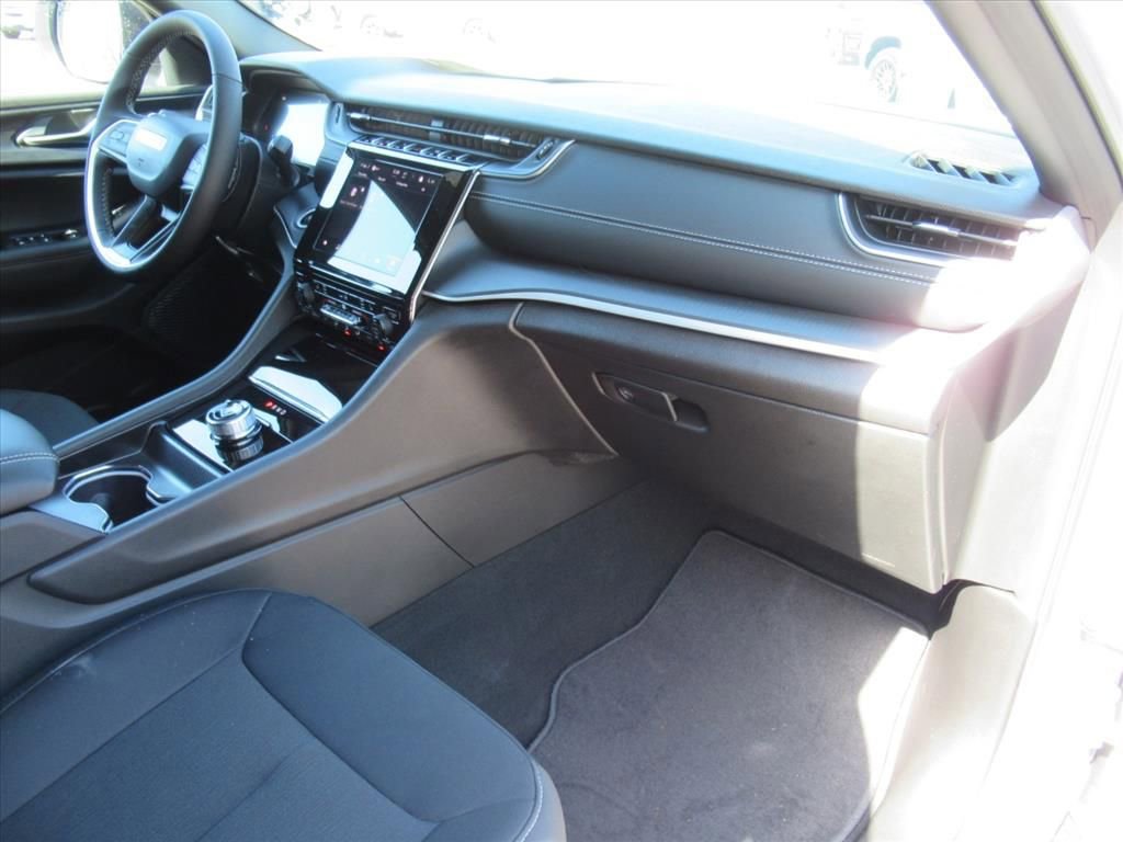 New 2026 Jeep Grand Cherokee L 4WD image 11