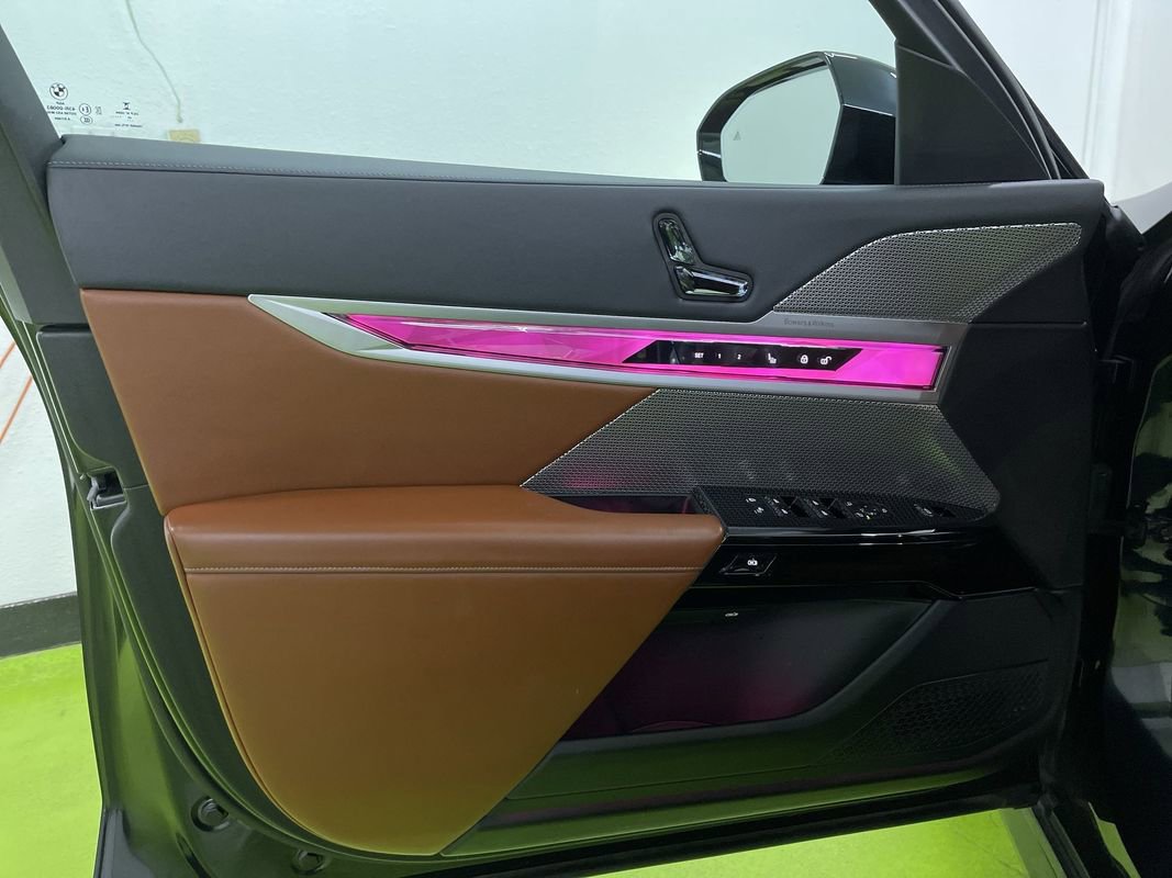 Used 2023 BMW 760i xDrive image 16