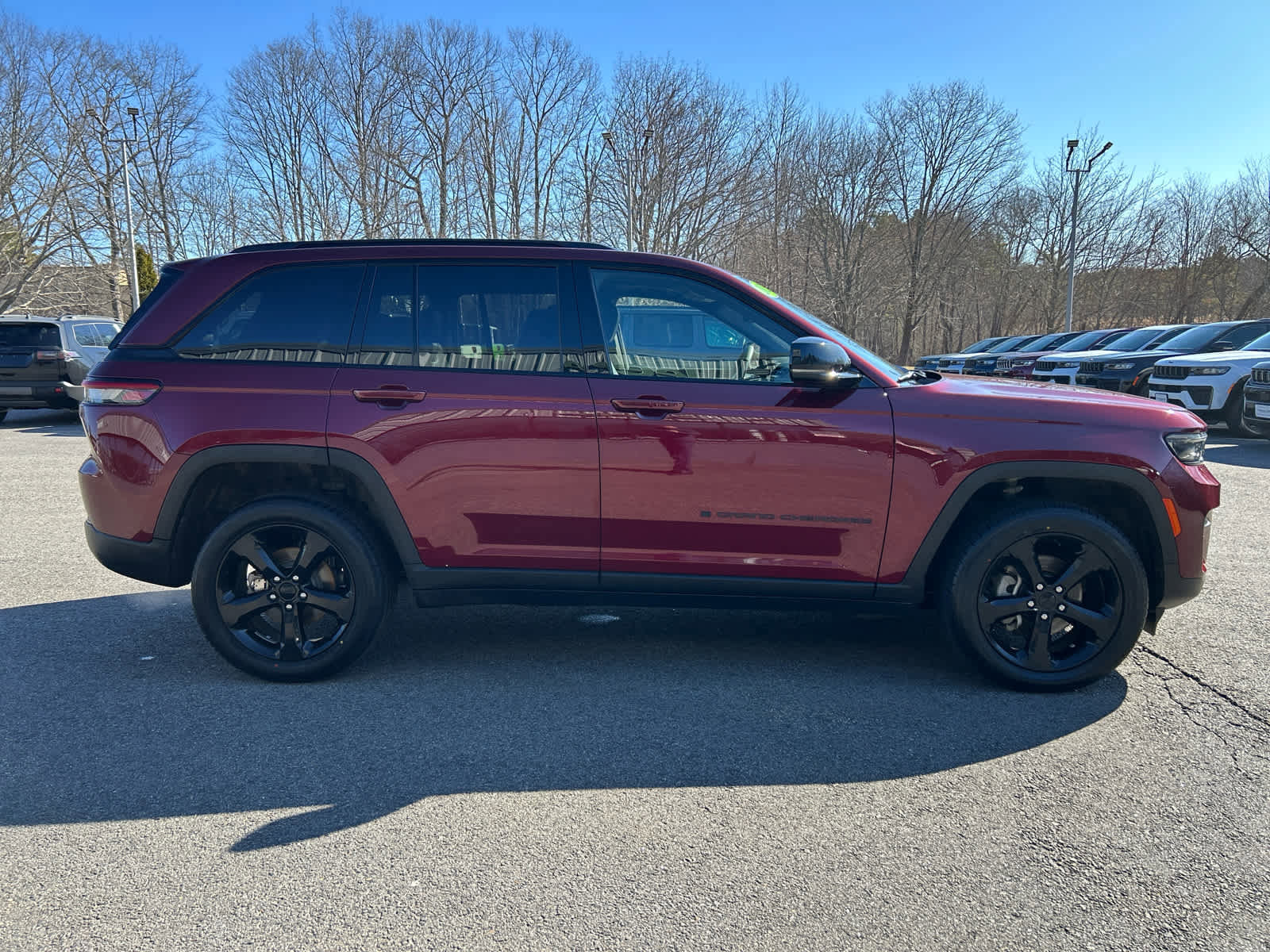 Used 2023 Jeep Grand Cherokee Altitude AWD/4WD image 3