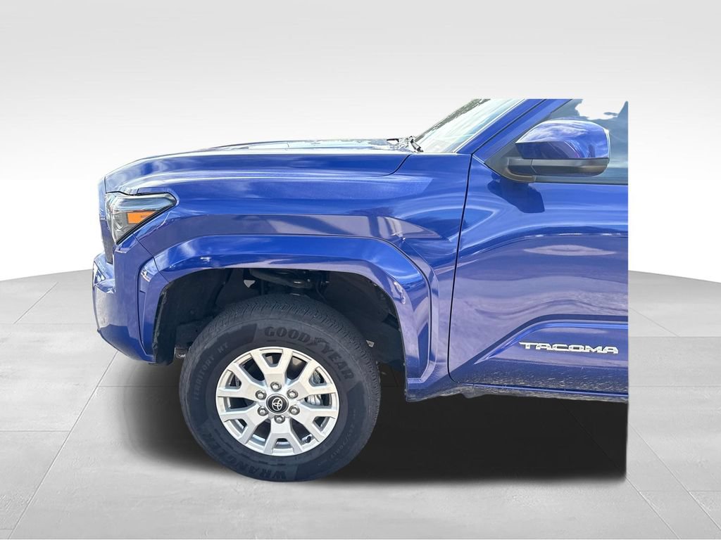Used 2025 Toyota Tacoma SR5 AWD/4WD image 35