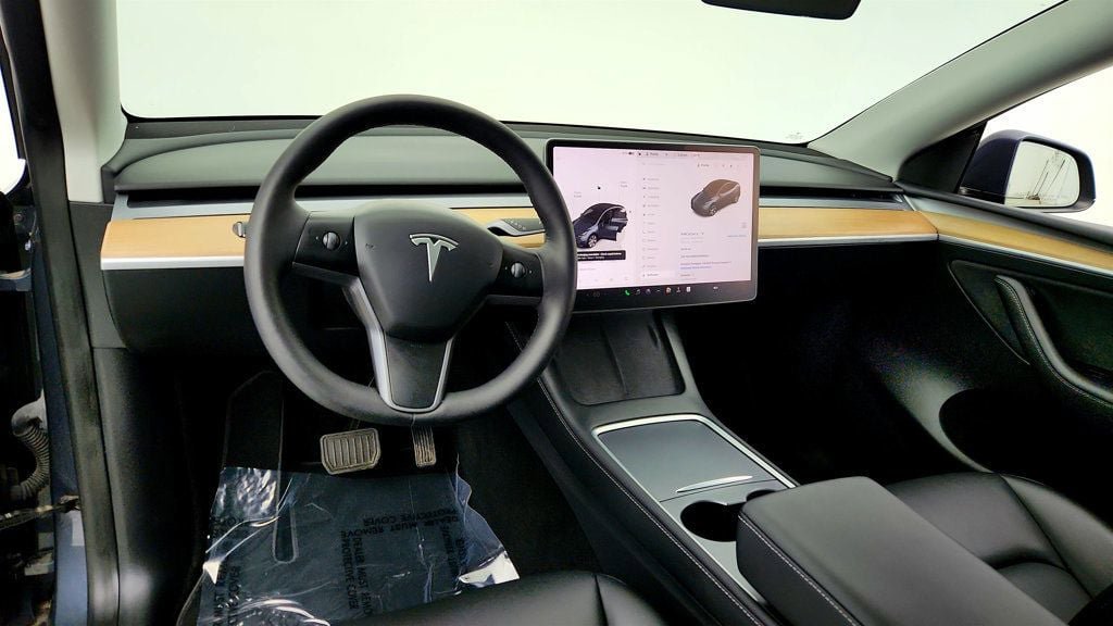 Used 2023 Tesla Model Y Long Range image 12