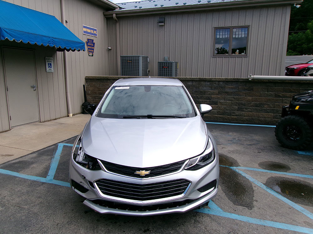 Used 2018 Chevrolet Cruze LT w/ Convenience Package image 2