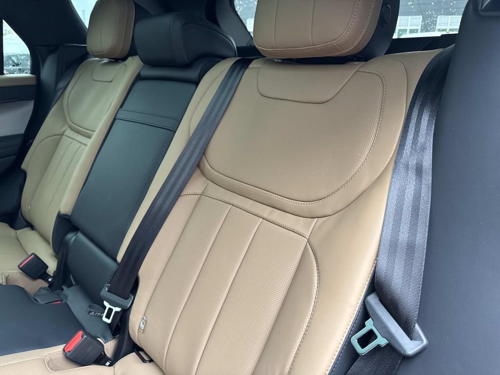 New 2026 Land Rover Range Rover Sport Dynamic SE AWD/4WD image 15