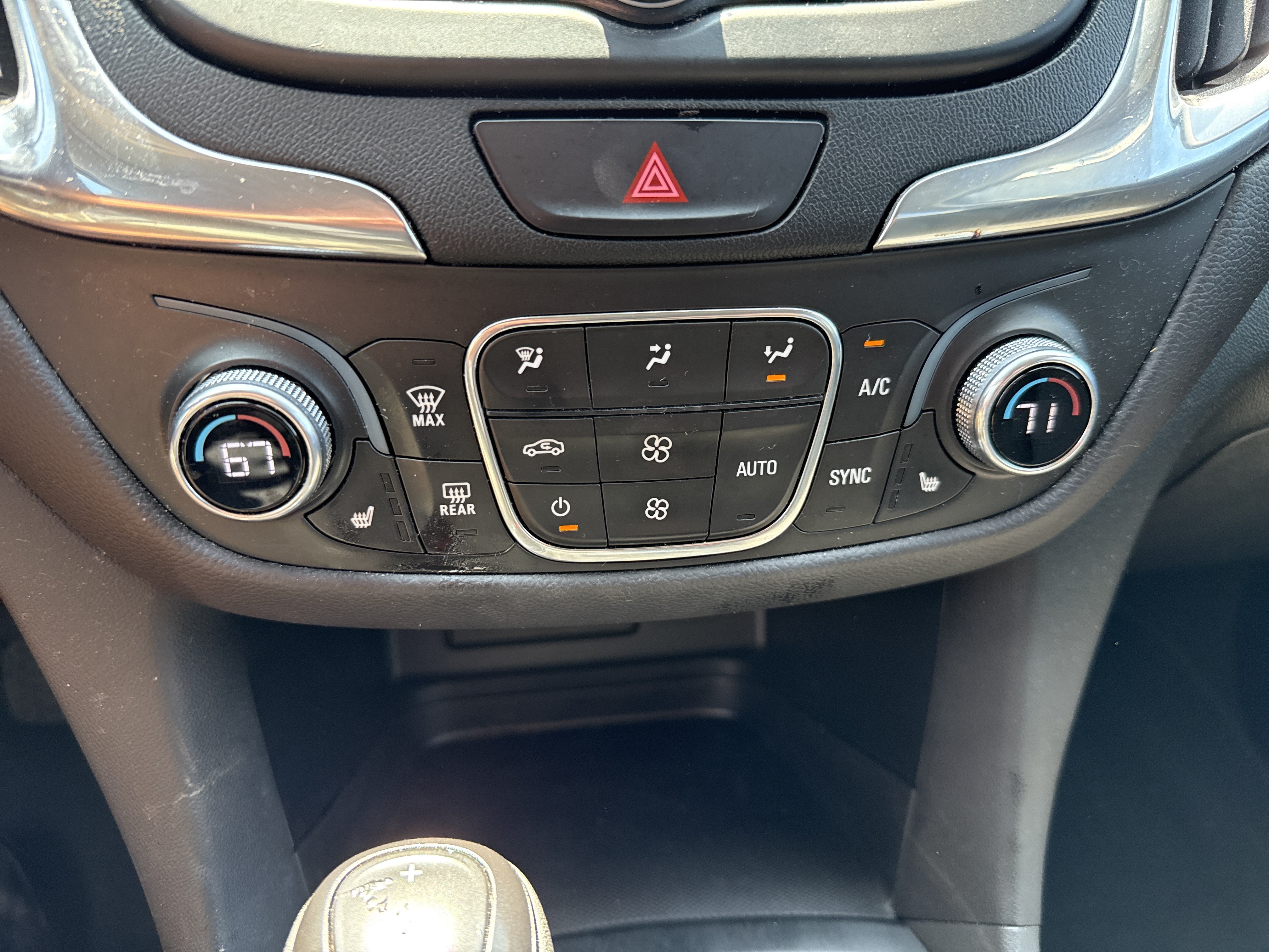 Used 2021 Chevrolet Equinox LT AWD/4WD image 25