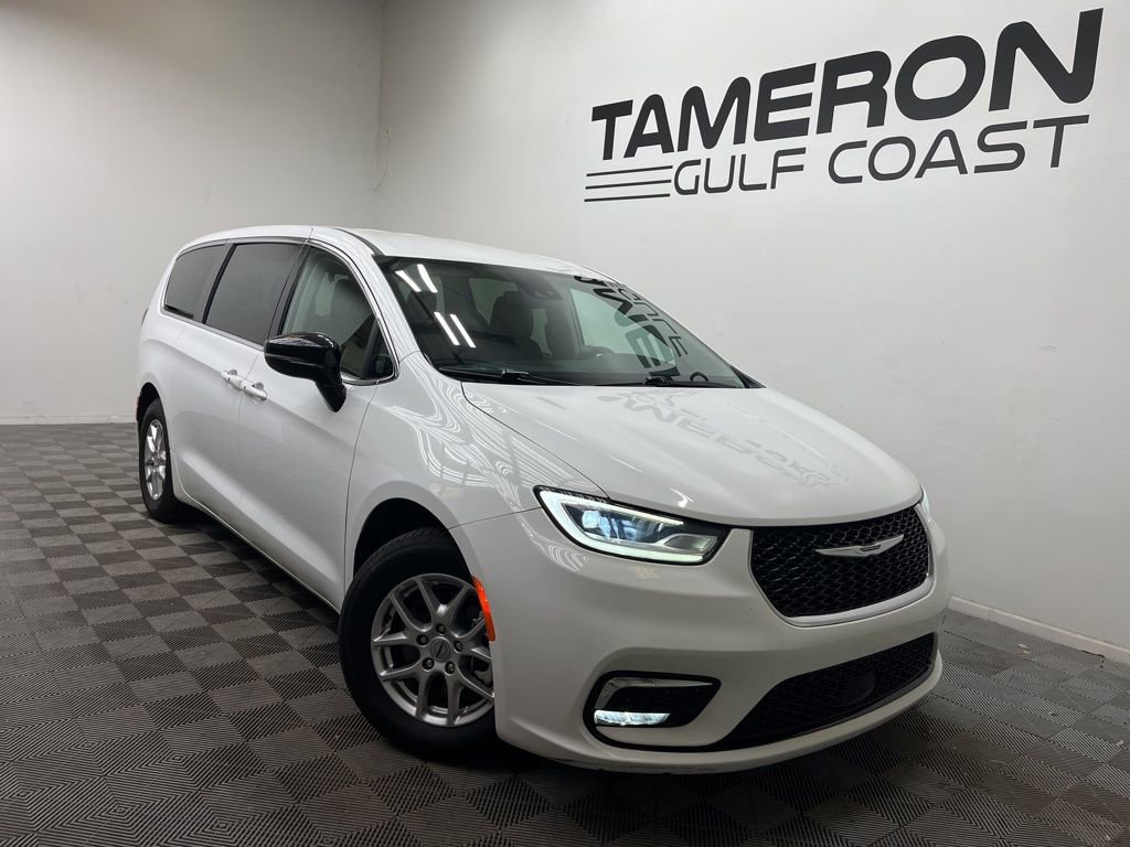 Used 2024 Chrysler Pacifica Touring-L FWD image 1