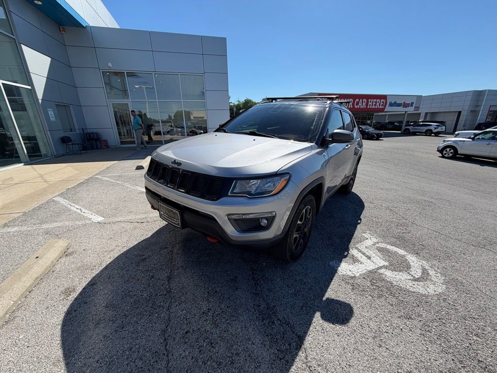 Used 2019 Jeep Compass Trailhawk AWD/4WD image 2