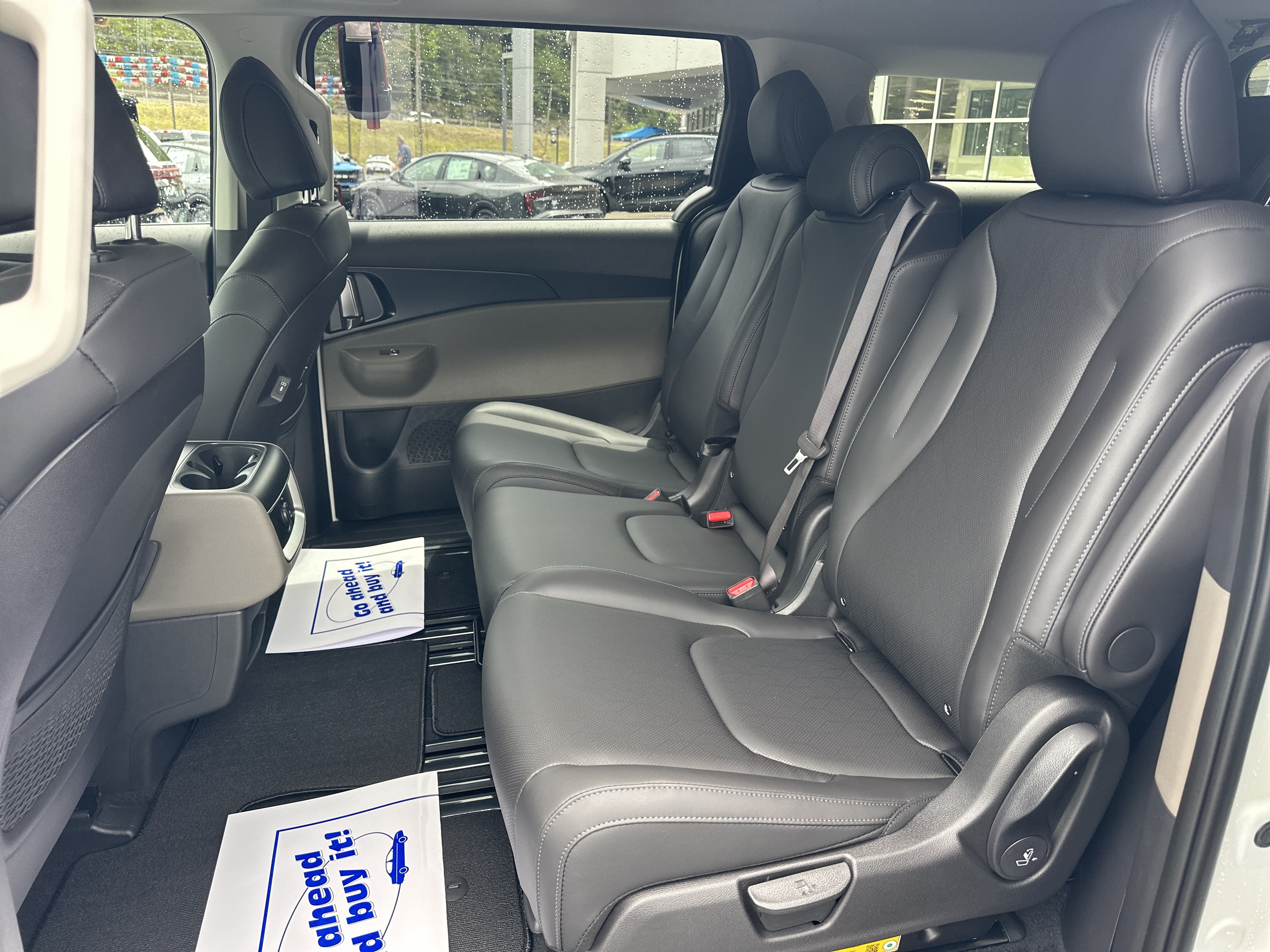 New 2026 Kia Carnival FWD image 40